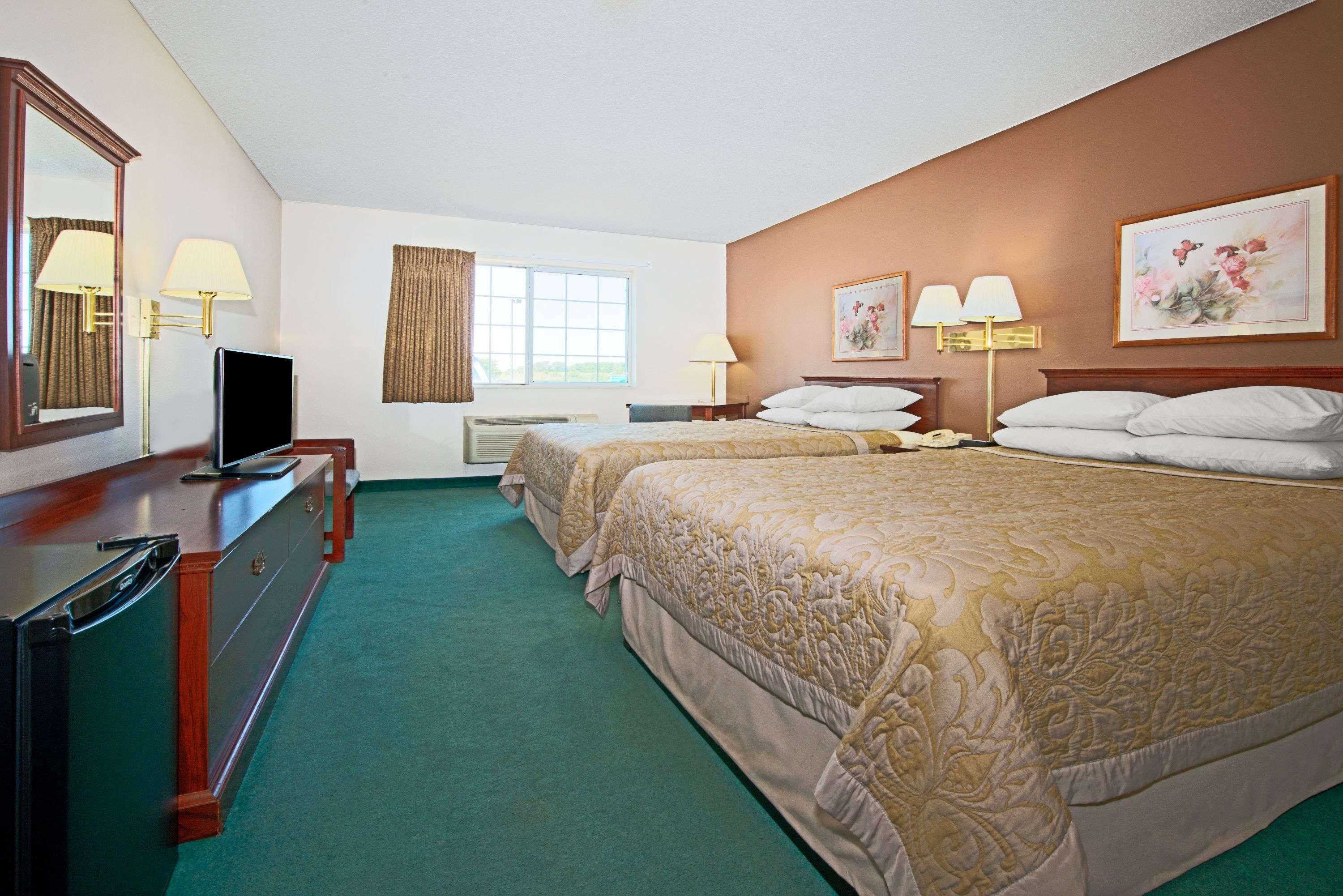 Super 8 By Wyndham Richmond Hotel Bagian luar foto
