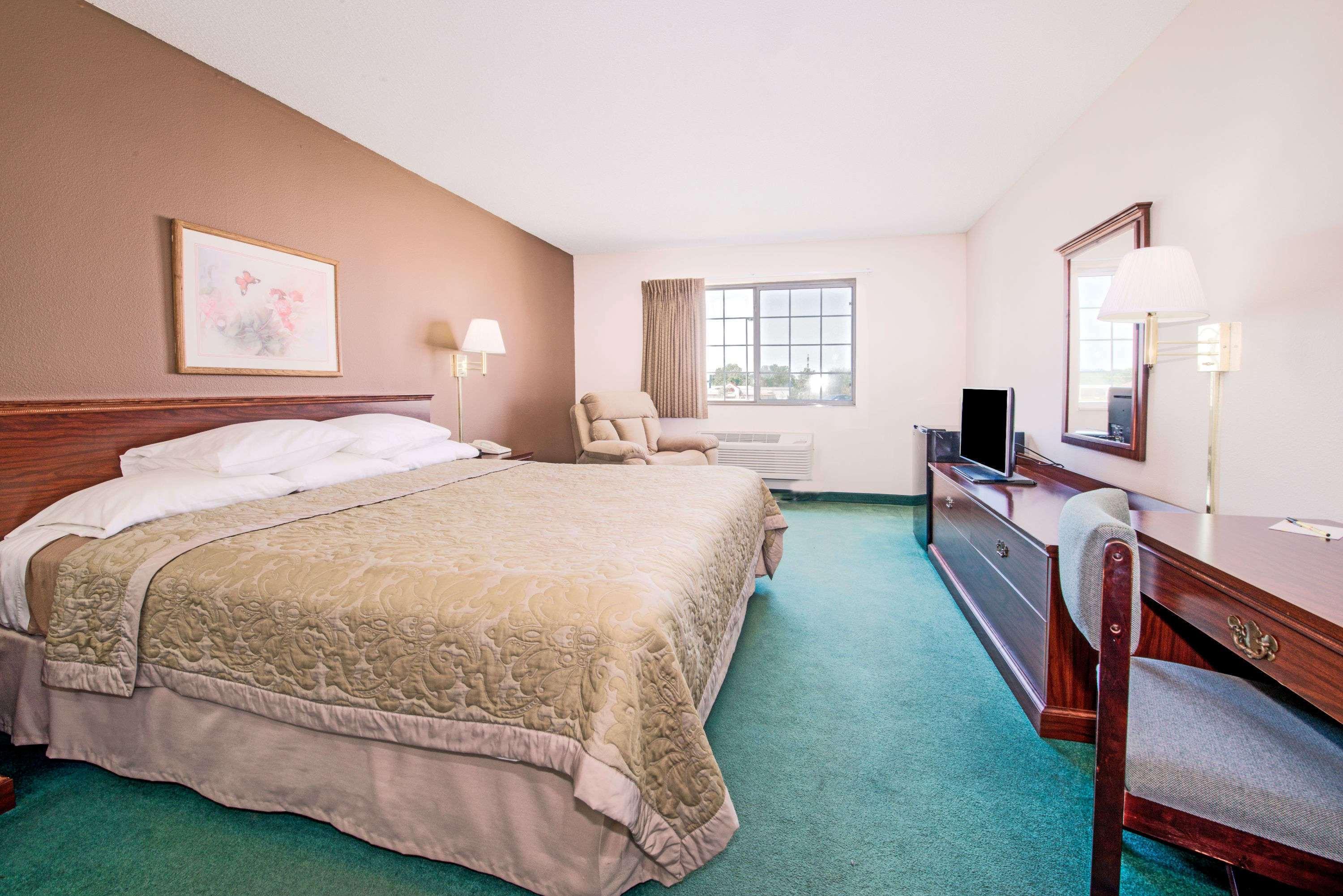 Super 8 By Wyndham Richmond Hotel Bagian luar foto